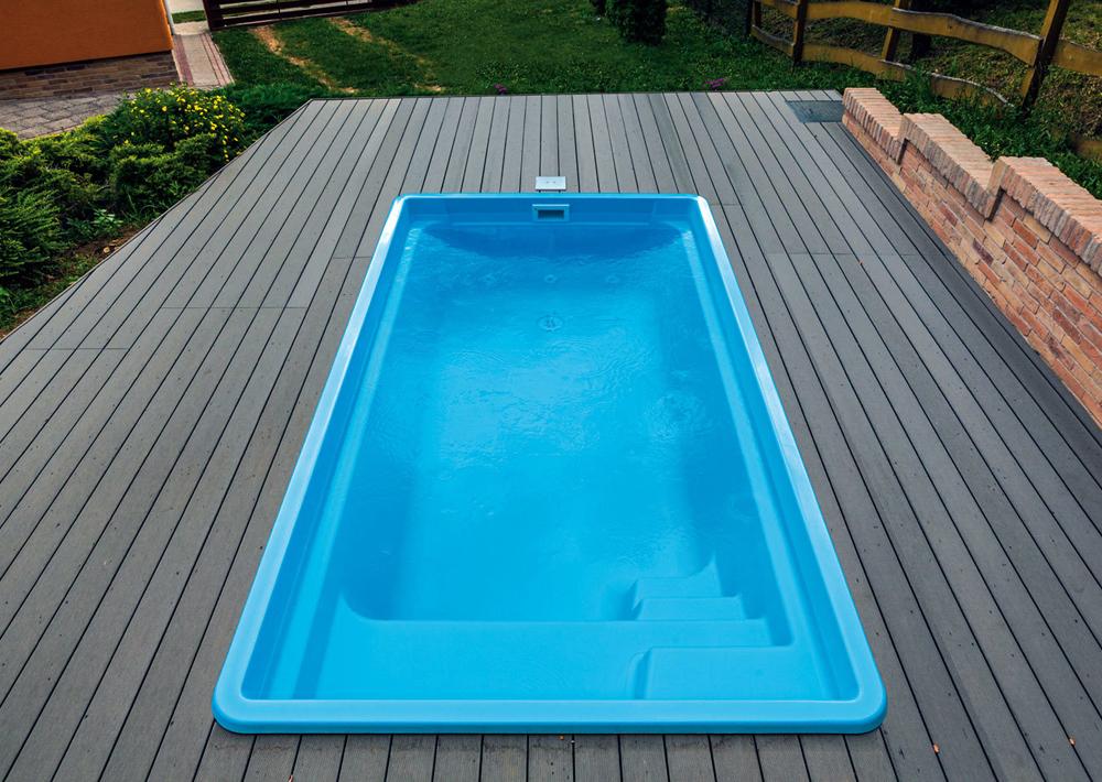 Pico 450 Piscine coque céramique ou polyester : 4,50 m x 2,50 m x 1,40 m