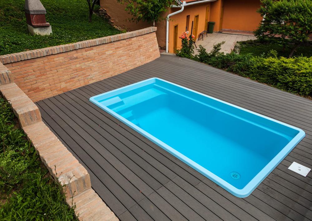 Pico 450 Piscine coque céramique ou polyester : 4,50 m x 2,50 m x 1,40 m