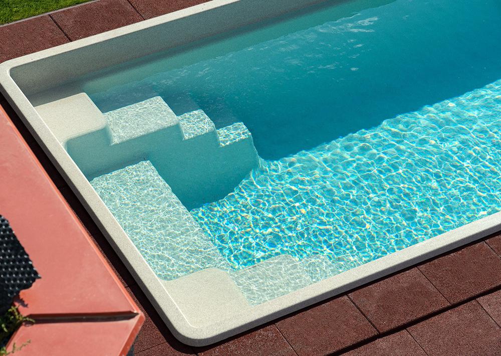 Sirius 550 Piscine coque céramique ou polyester : 5,50 m x 3,00 m x 1,50 m