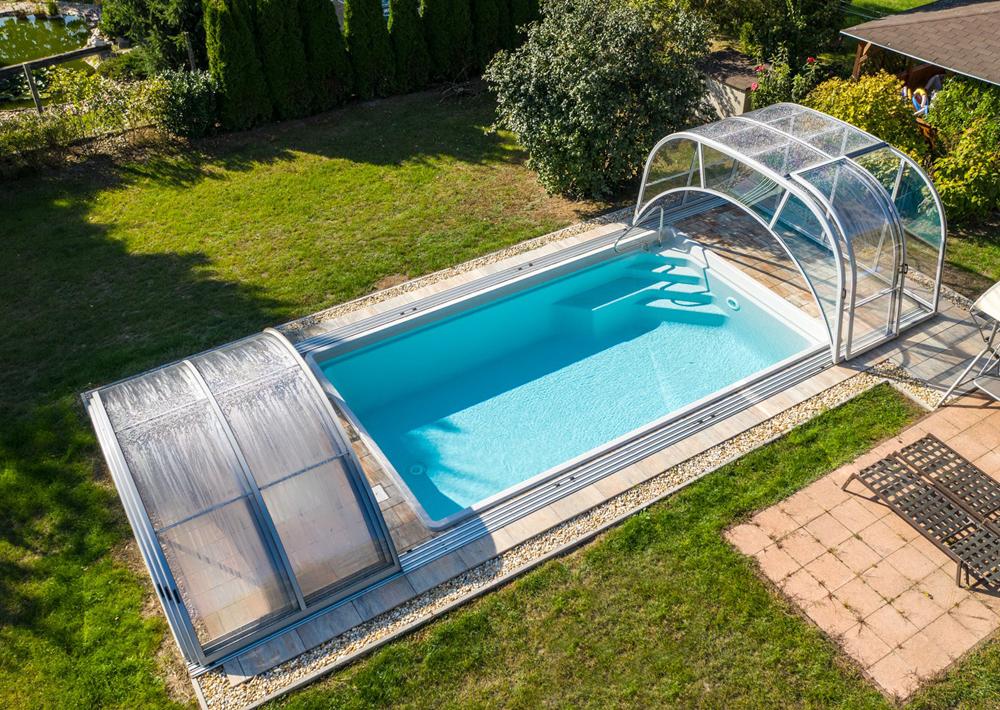 Taurus 650 Piscine : 6,50 m x 3,80 m x 1,50 m, coque céramique ou polyester